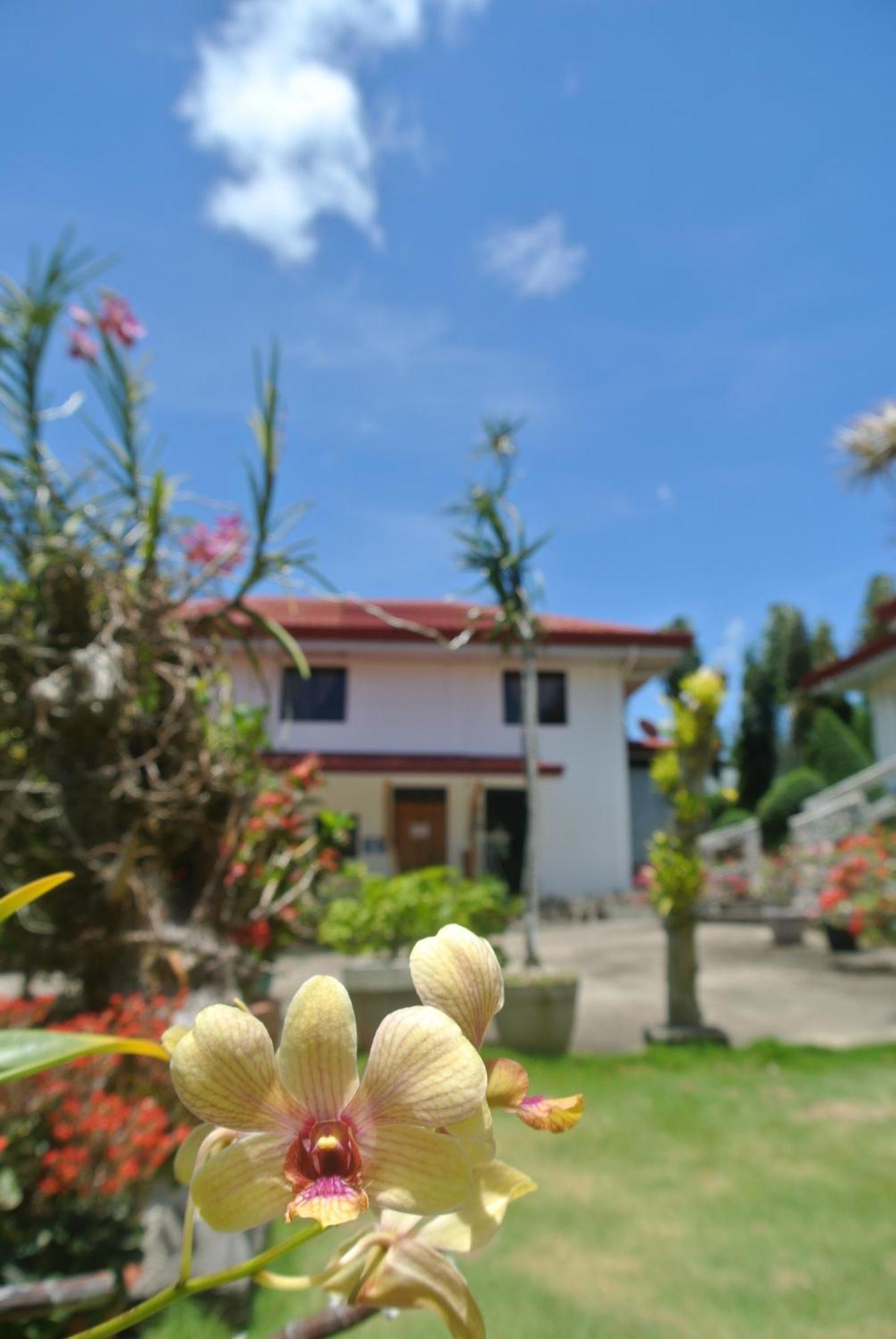 Tongatok Cliff Resort Mambajao Esterno foto